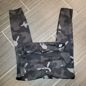 NWOT Camo Contender Athleta Legging, Medium tall